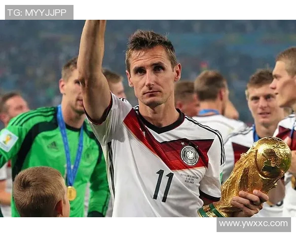 徐静雨评选足球百大球星排行榜 盘点足坛传奇与新星的风采